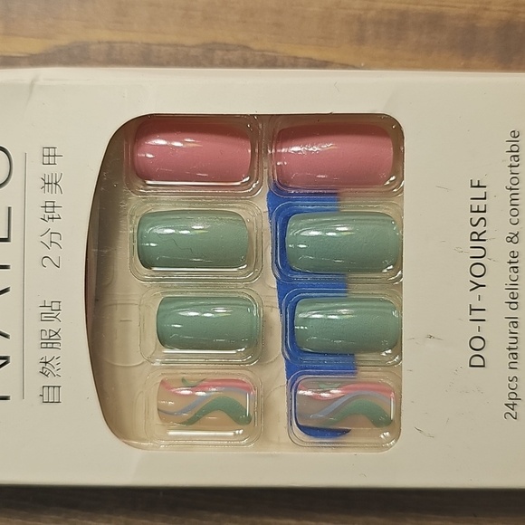 Colorful DIY Nail Set - Picture 2 of 2